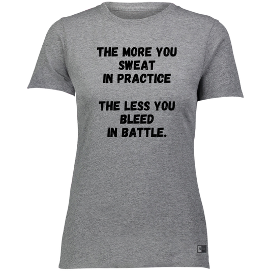Cuanto más sudas en la práctica, menos sangras en la batalla: camiseta/camiseta Essential Dri-Power para mujer