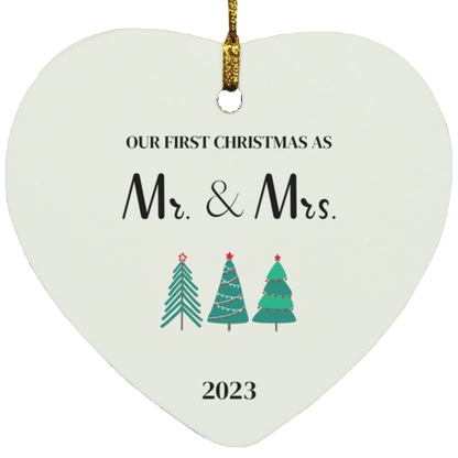 Nuestra primera Navidad como Sr. y Sra. (2023) - Adorno de corazón de madera