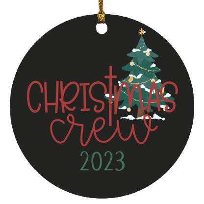 Christmas Crew (2023): adornos circulares, ovalados, de estrella y de corazón de madera