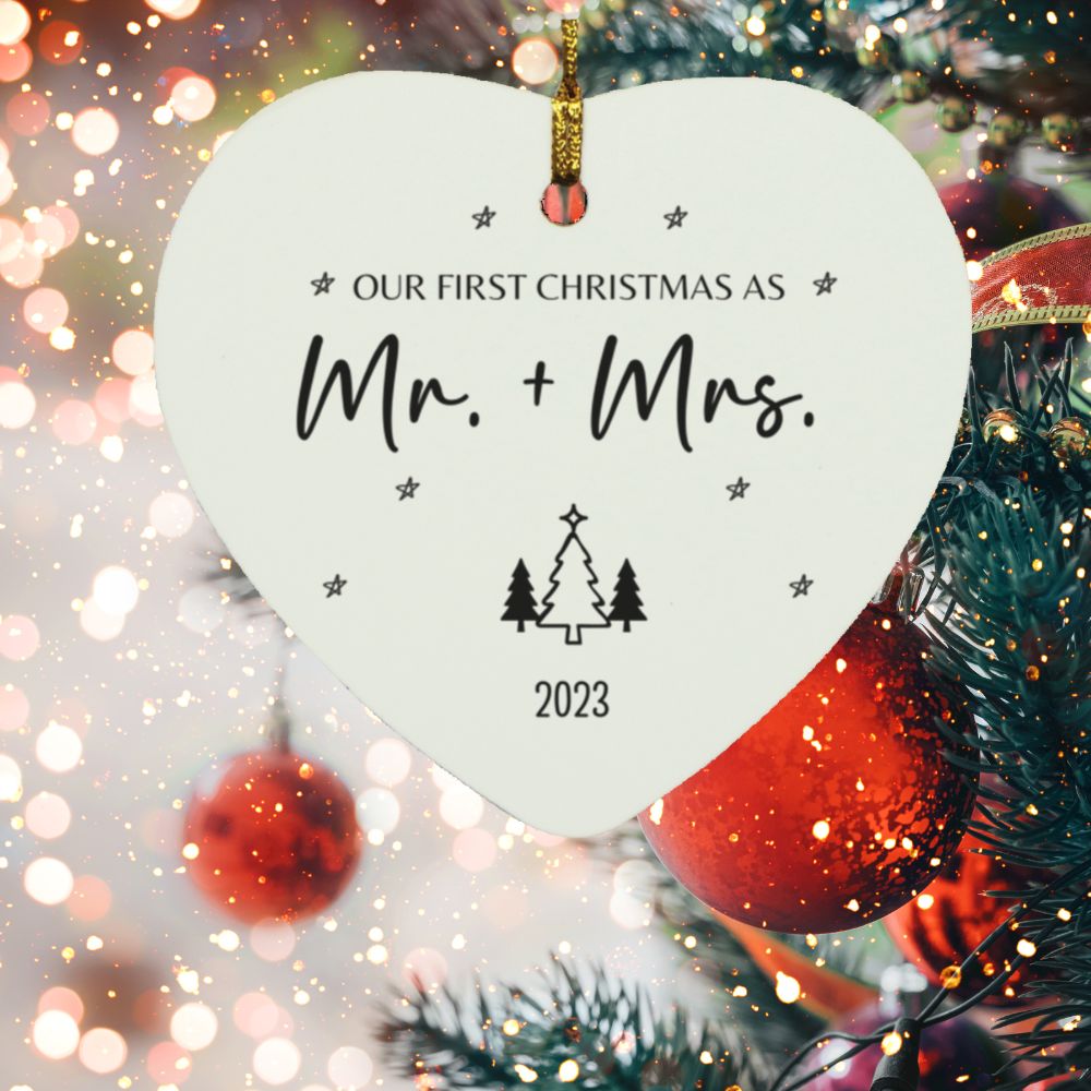 Nuestra primera Navidad como Sr. + Sra. (2023): adornos de círculo, estrella y corazón de madera